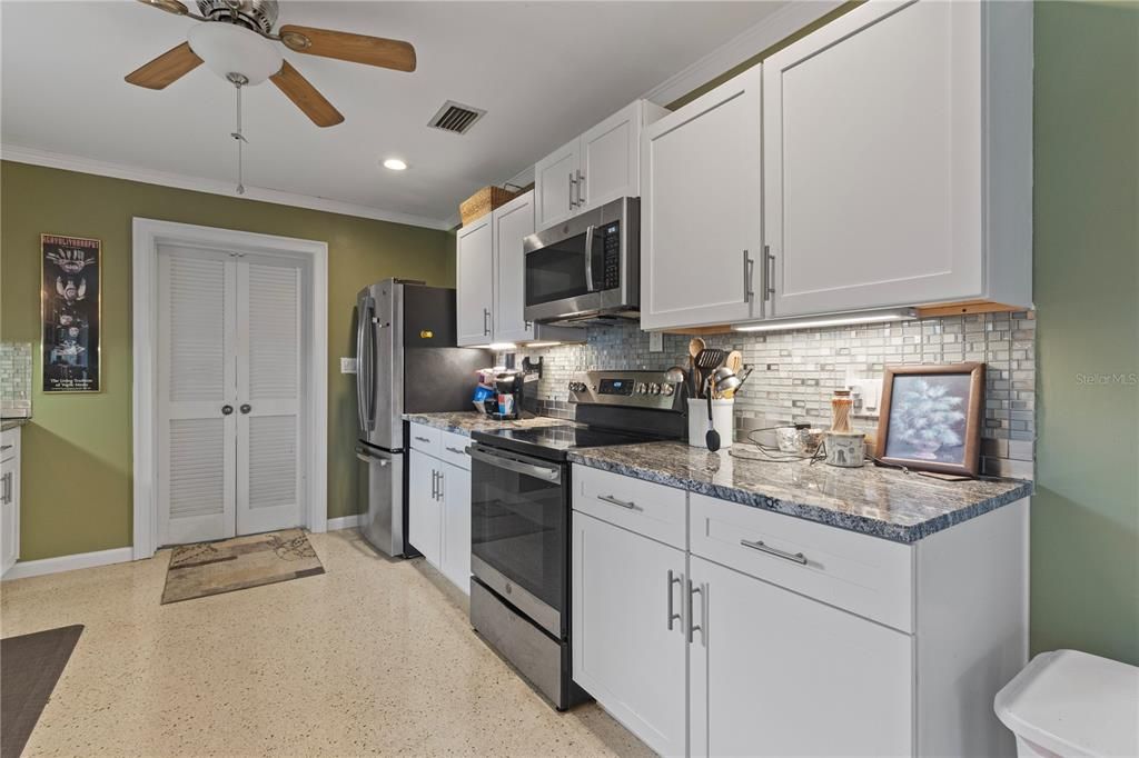 For Rent: $2,300 (2 beds, 2 baths, 1228 Square Feet)
