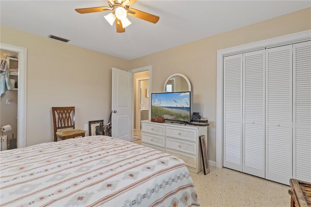 For Rent: $2,300 (2 beds, 2 baths, 1228 Square Feet)