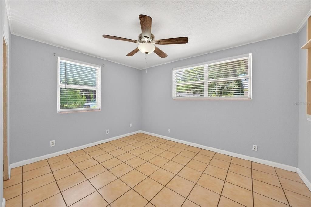 Activo con contrato: $310,000 (3 camas, 2 baños, 1474 Pies cuadrados)