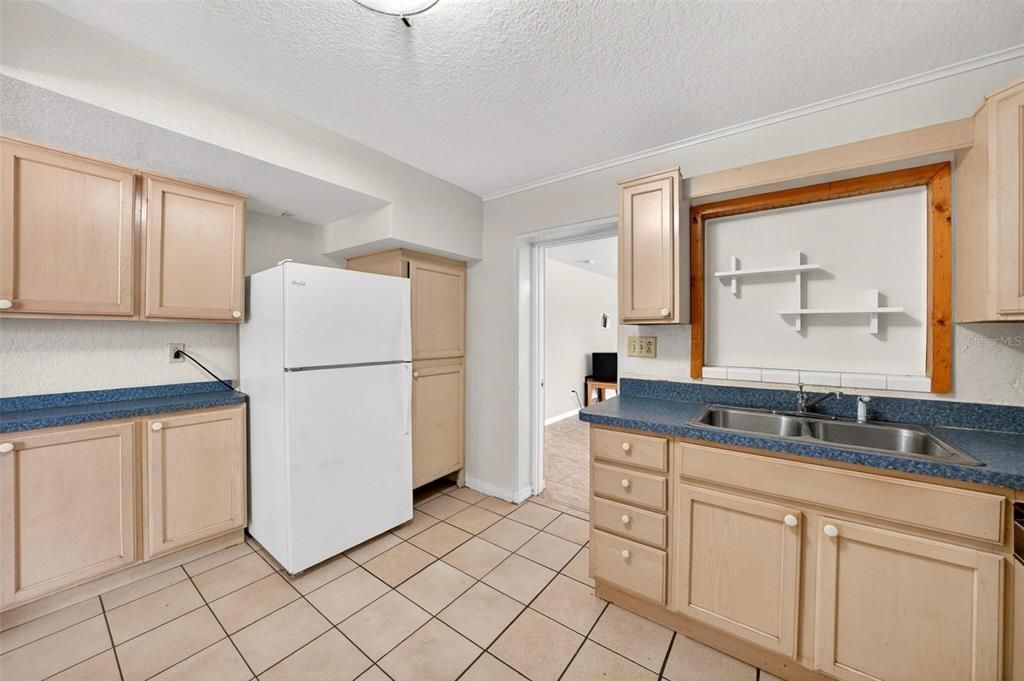 Activo con contrato: $310,000 (3 camas, 2 baños, 1474 Pies cuadrados)