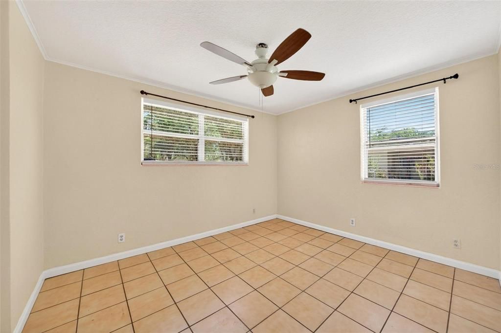 Activo con contrato: $310,000 (3 camas, 2 baños, 1474 Pies cuadrados)