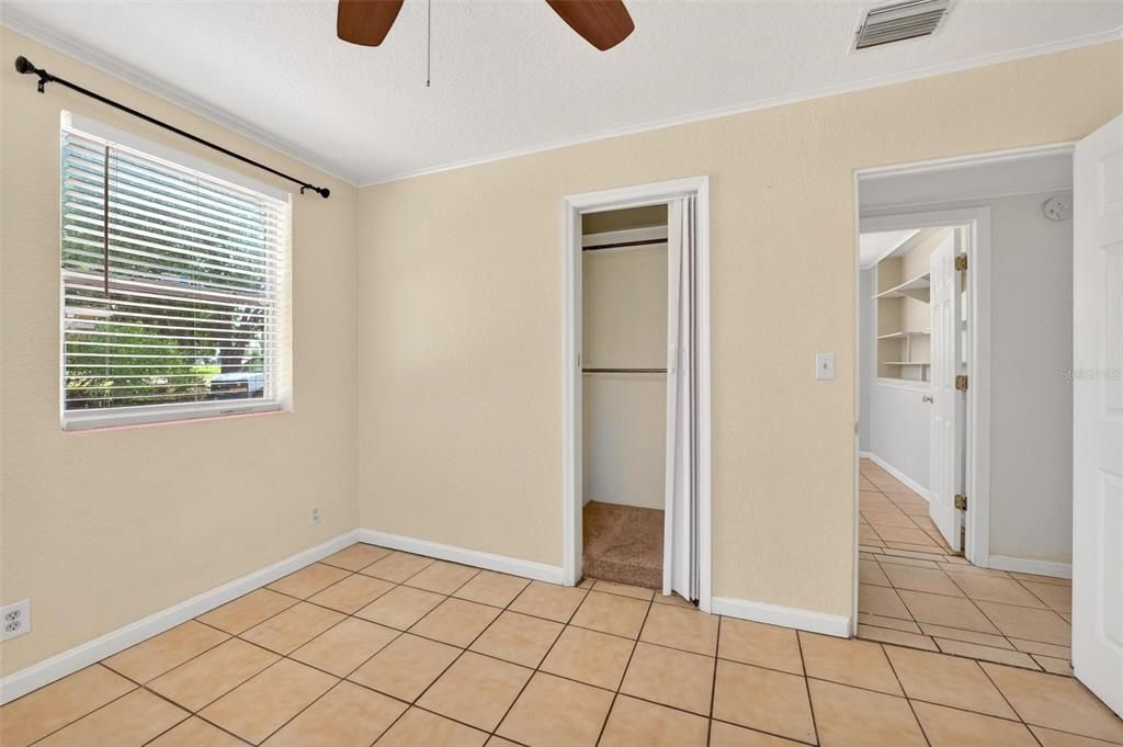 Activo con contrato: $310,000 (3 camas, 2 baños, 1474 Pies cuadrados)