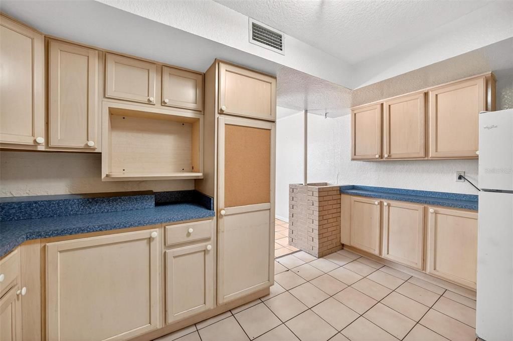 Activo con contrato: $310,000 (3 camas, 2 baños, 1474 Pies cuadrados)