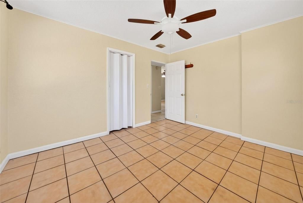 Activo con contrato: $310,000 (3 camas, 2 baños, 1474 Pies cuadrados)