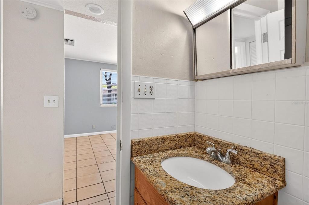 Activo con contrato: $310,000 (3 camas, 2 baños, 1474 Pies cuadrados)