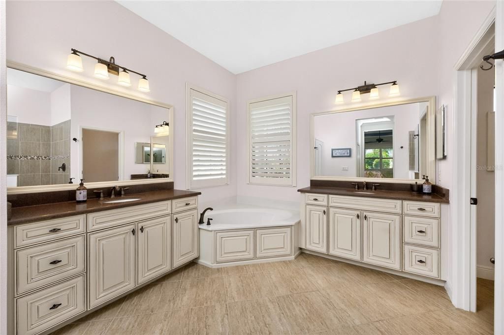 Active With Contract: $849,000 (3 beds, 3 baths, 3214 Square Feet)