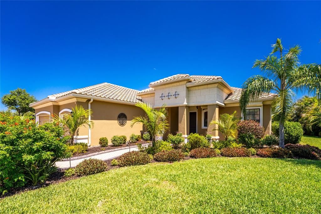 Active With Contract: $849,000 (3 beds, 3 baths, 3214 Square Feet)