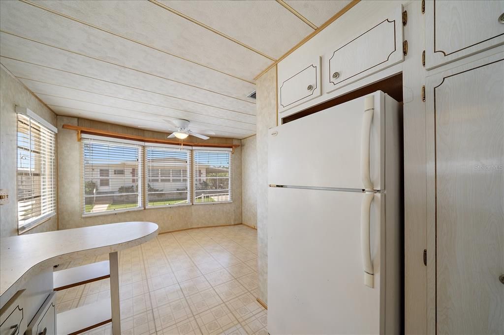 Active With Contract: $115,000 (2 beds, 1 baths, 816 Square Feet)