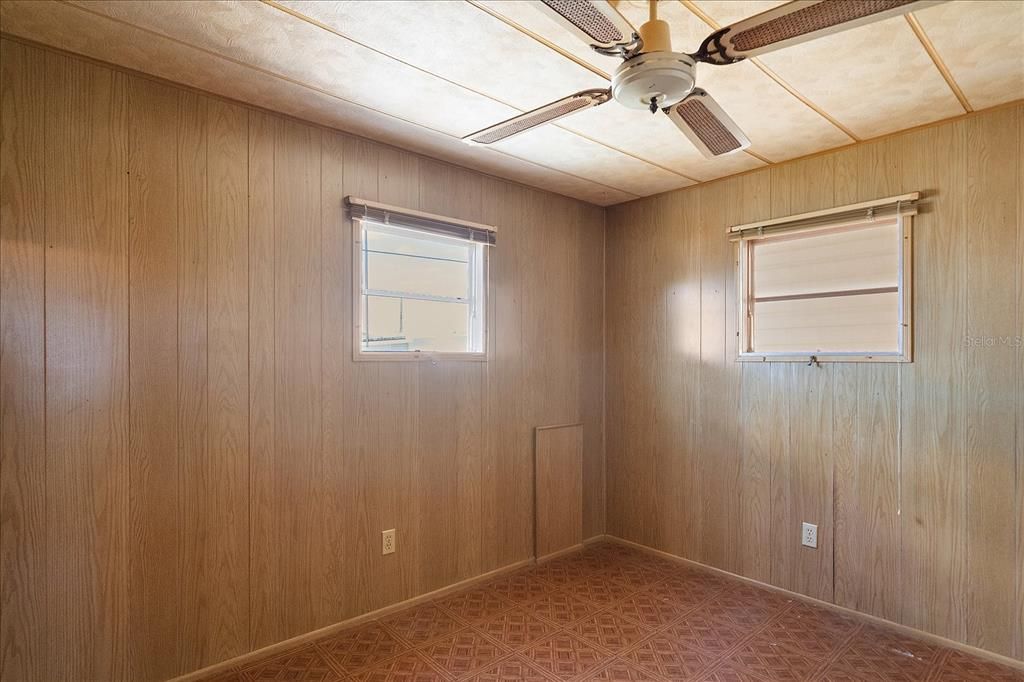 Active With Contract: $115,000 (2 beds, 1 baths, 816 Square Feet)