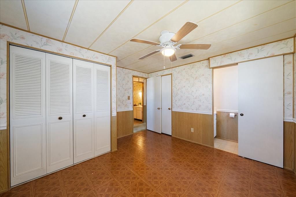 Active With Contract: $115,000 (2 beds, 1 baths, 816 Square Feet)
