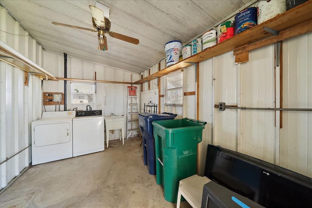 Active With Contract: $115,000 (2 beds, 1 baths, 816 Square Feet)