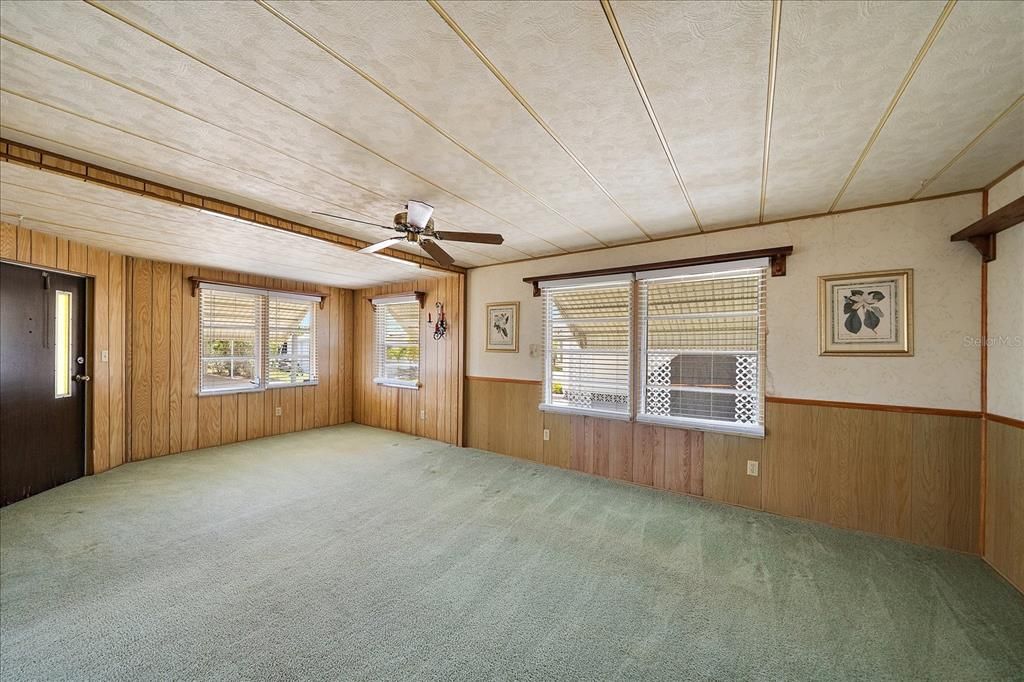 Active With Contract: $115,000 (2 beds, 1 baths, 816 Square Feet)