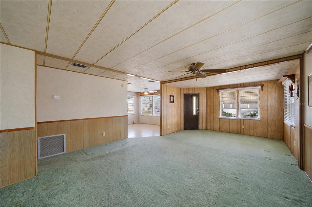 Active With Contract: $115,000 (2 beds, 1 baths, 816 Square Feet)