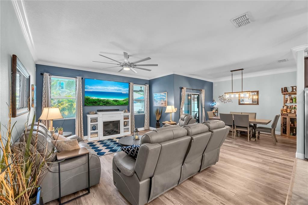 Active With Contract: $439,900 (3 beds, 2 baths, 2373 Square Feet)