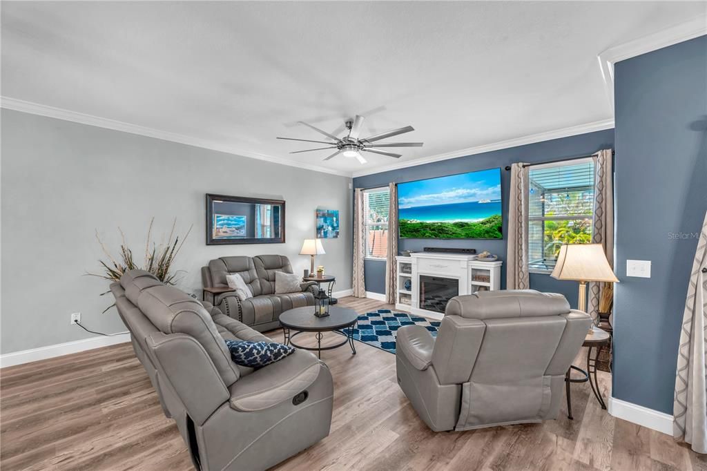 Active With Contract: $439,900 (3 beds, 2 baths, 2373 Square Feet)