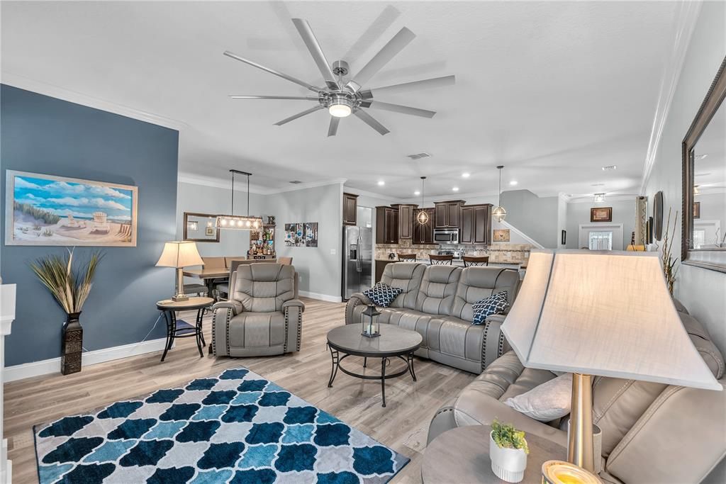 Active With Contract: $439,900 (3 beds, 2 baths, 2373 Square Feet)