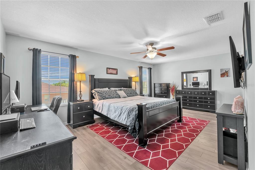 Active With Contract: $439,900 (3 beds, 2 baths, 2373 Square Feet)