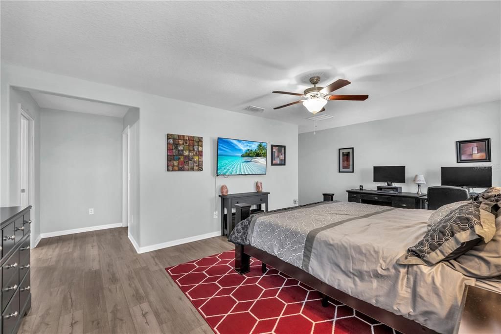 Active With Contract: $439,900 (3 beds, 2 baths, 2373 Square Feet)
