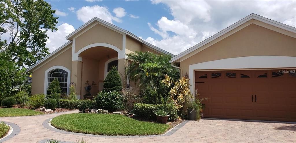 Activo con contrato: $450,000 (4 camas, 2 baños, 1906 Pies cuadrados)