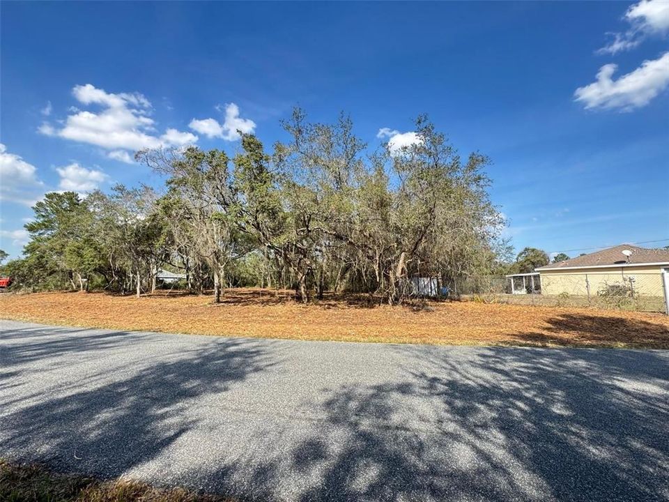 На продажу: $36,900 (0.28 acres)