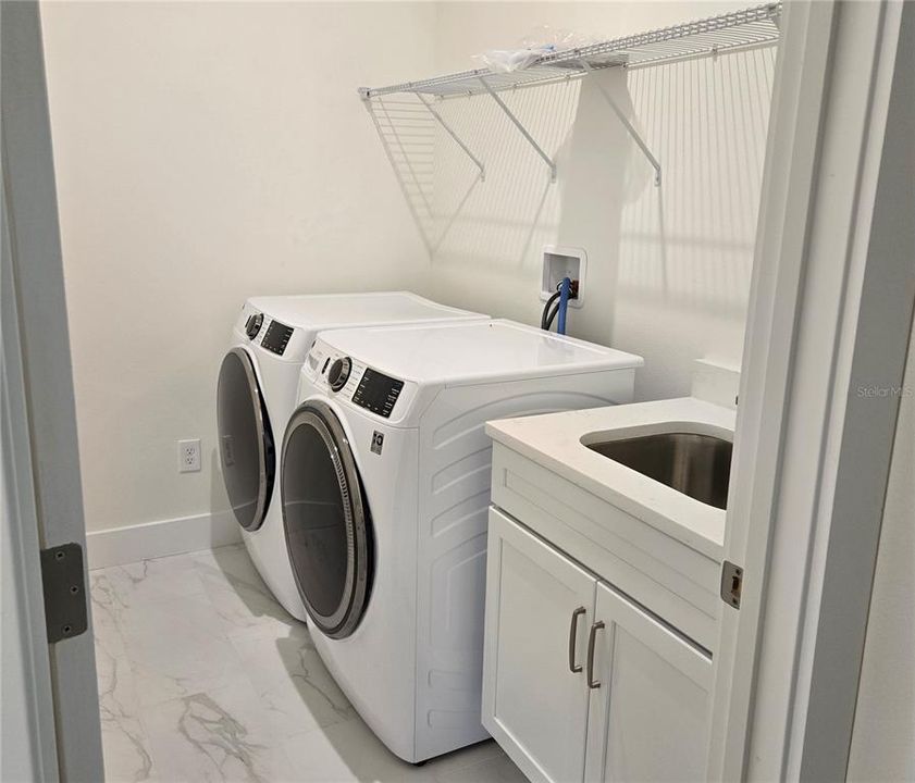 For Rent: $3,350 (3 beds, 2 baths, 2294 Square Feet)