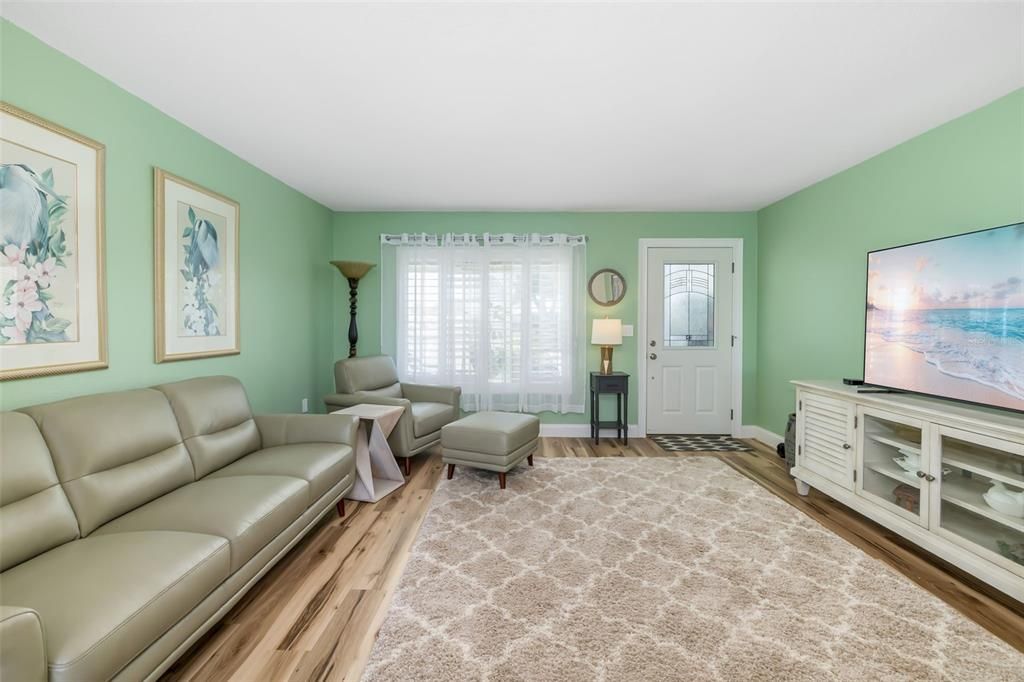 Active With Contract: $456,000 (2 beds, 2 baths, 1539 Square Feet)