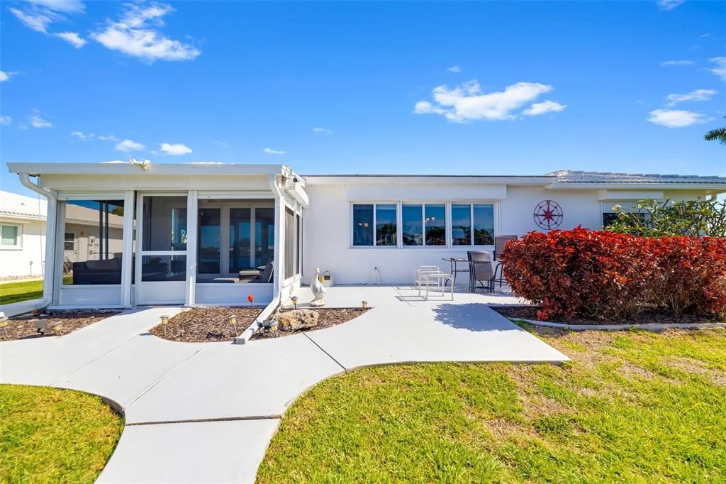 Active With Contract: $456,000 (2 beds, 2 baths, 1539 Square Feet)