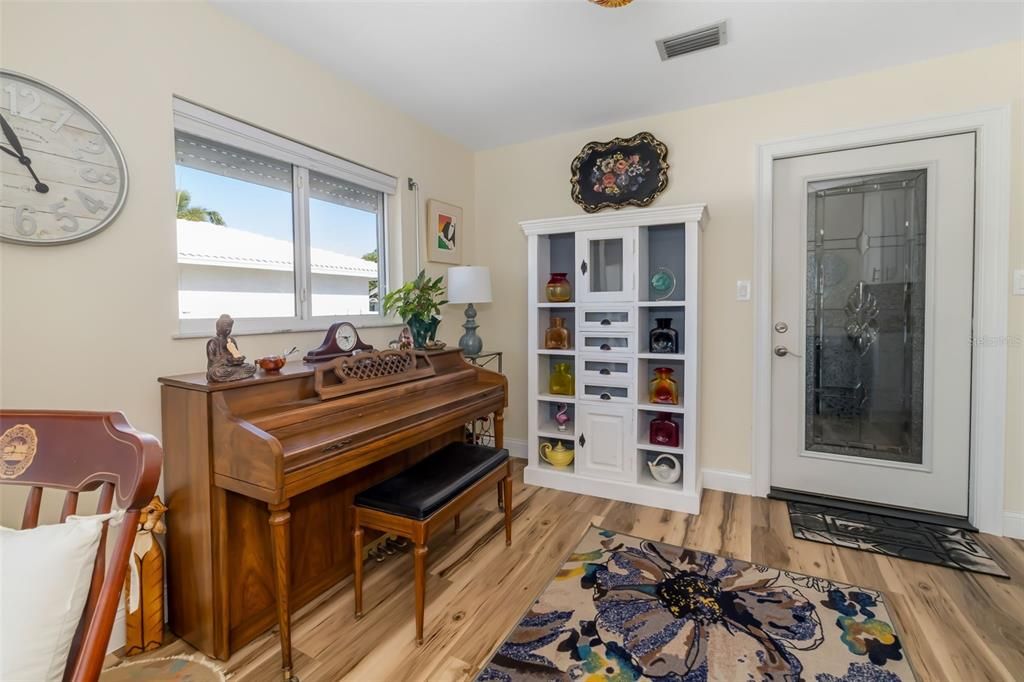 Active With Contract: $456,000 (2 beds, 2 baths, 1539 Square Feet)
