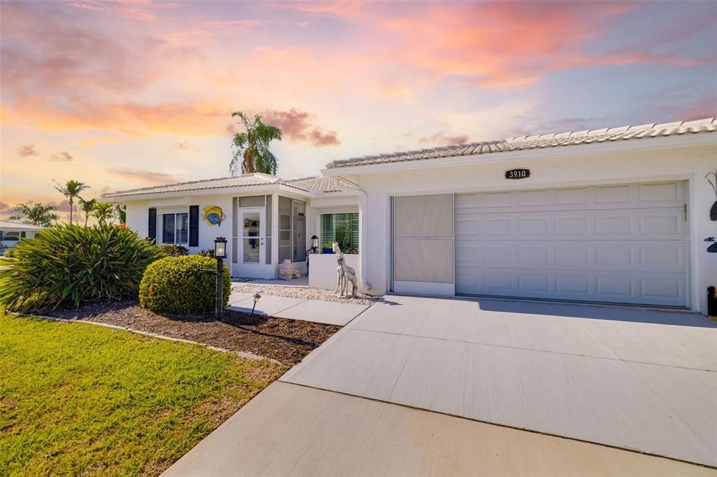 Active With Contract: $456,000 (2 beds, 2 baths, 1539 Square Feet)