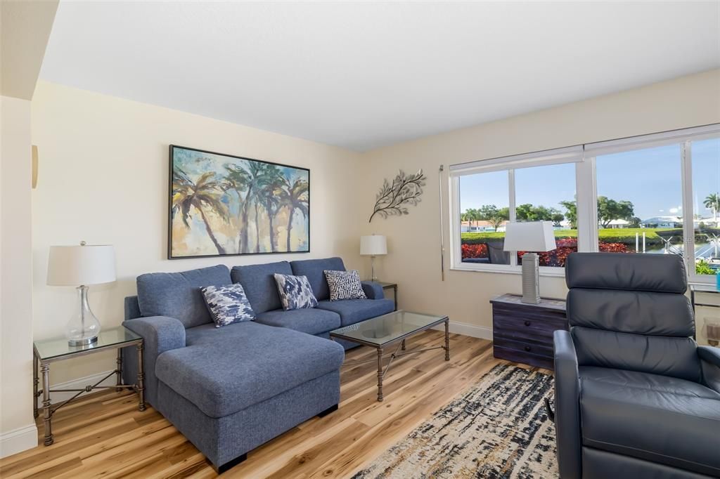 Active With Contract: $456,000 (2 beds, 2 baths, 1539 Square Feet)