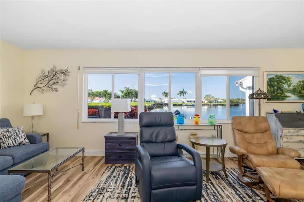 Active With Contract: $456,000 (2 beds, 2 baths, 1539 Square Feet)