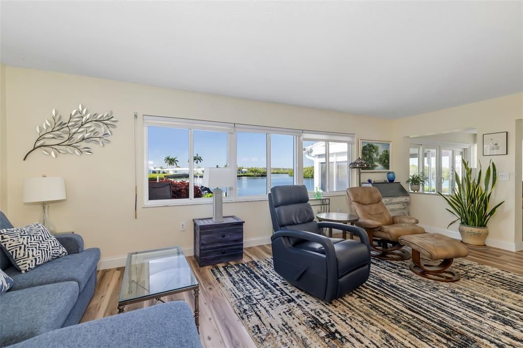 Active With Contract: $456,000 (2 beds, 2 baths, 1539 Square Feet)