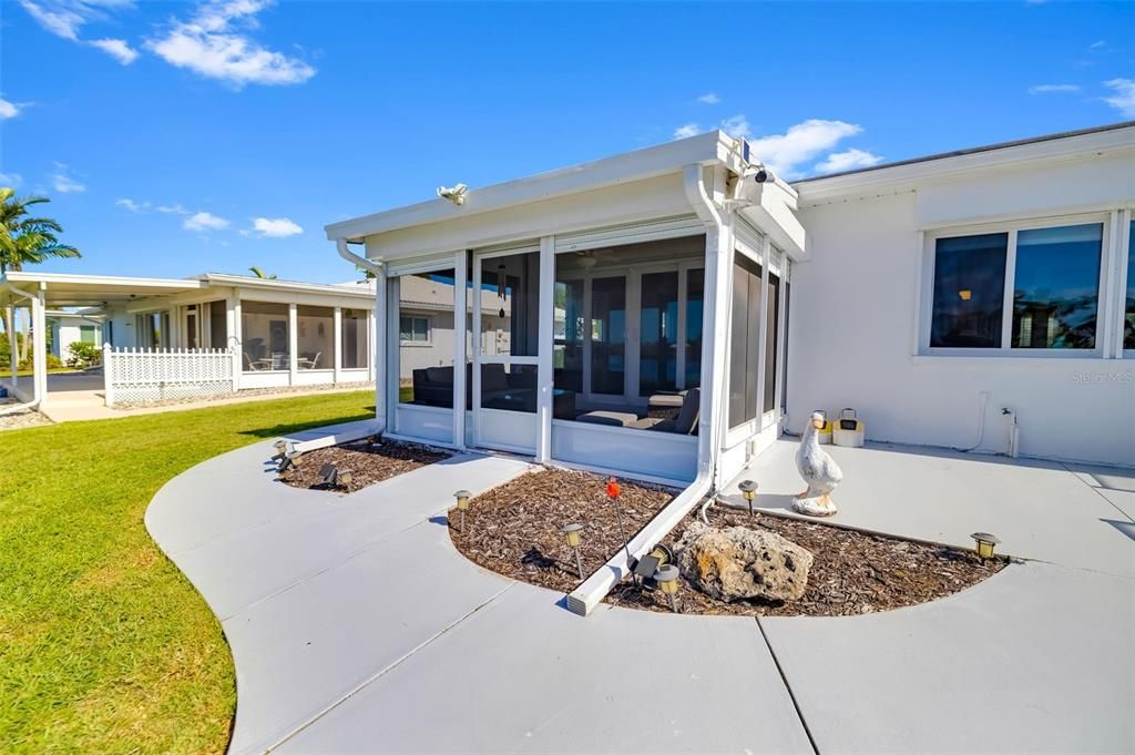 Active With Contract: $456,000 (2 beds, 2 baths, 1539 Square Feet)
