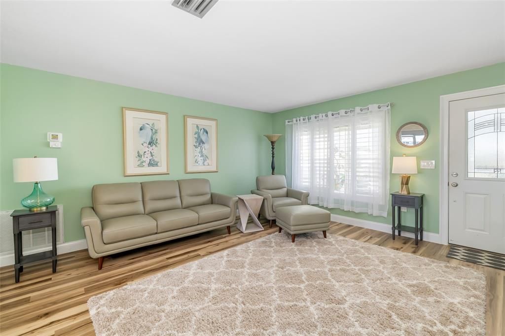 Active With Contract: $456,000 (2 beds, 2 baths, 1539 Square Feet)