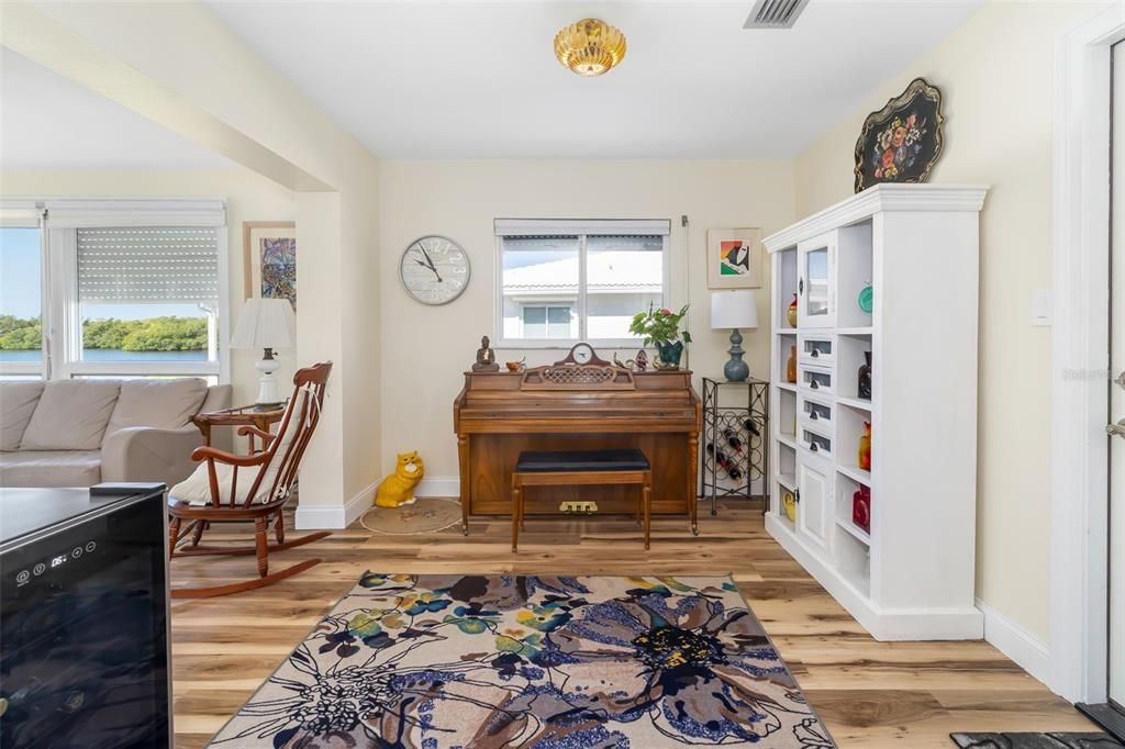 Active With Contract: $456,000 (2 beds, 2 baths, 1539 Square Feet)