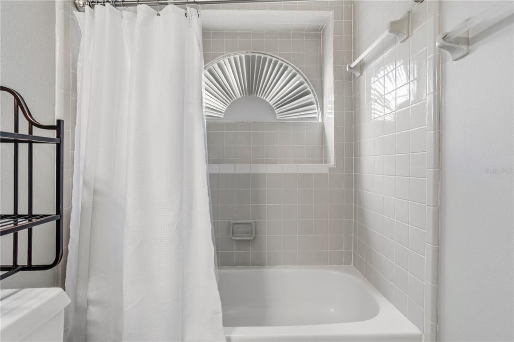 Active With Contract: $430,900 (4 beds, 2 baths, 1949 Square Feet)