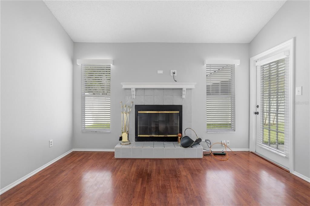 Active With Contract: $430,900 (4 beds, 2 baths, 1949 Square Feet)