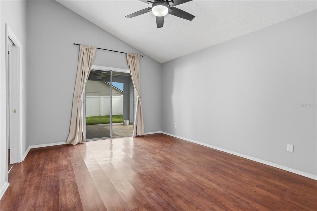Active With Contract: $430,900 (4 beds, 2 baths, 1949 Square Feet)