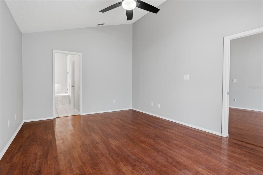 Active With Contract: $430,900 (4 beds, 2 baths, 1949 Square Feet)