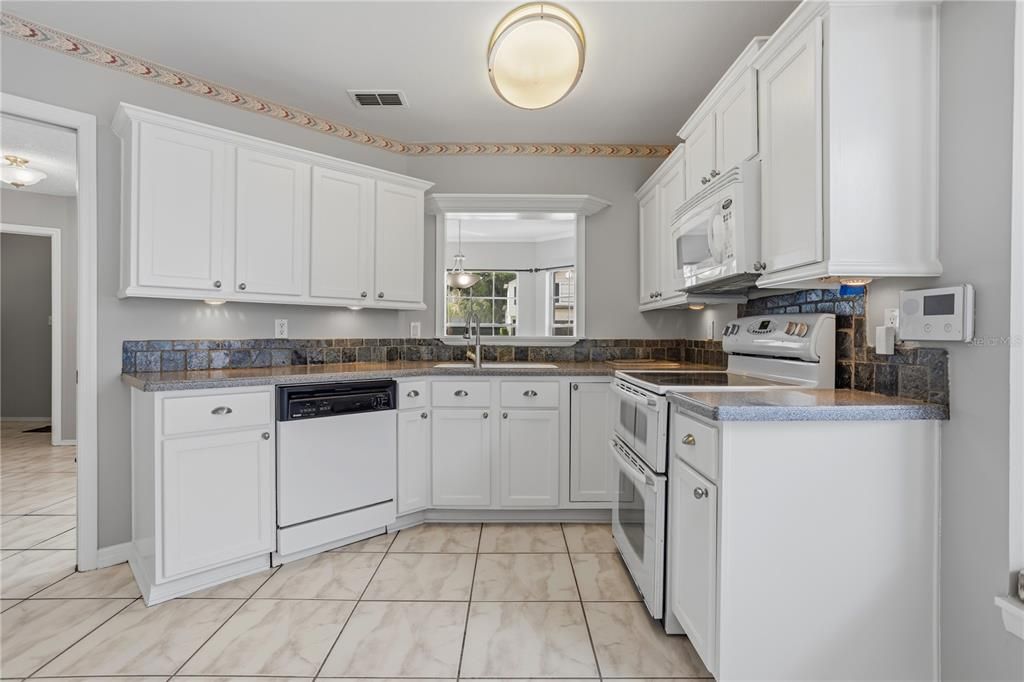 Active With Contract: $430,900 (4 beds, 2 baths, 1949 Square Feet)