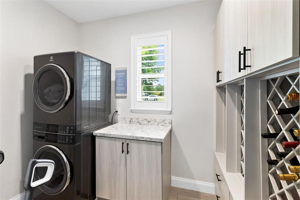 Activo con contrato: $799,000 (4 camas, 3 baños, 2683 Pies cuadrados)