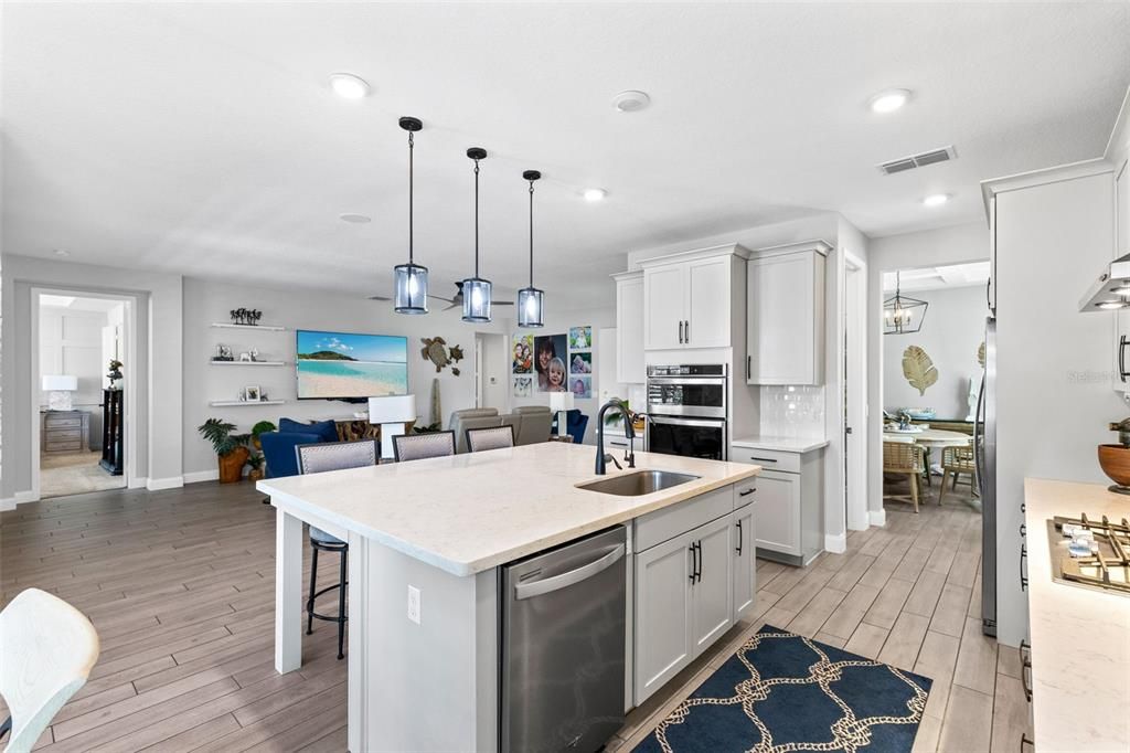 Activo con contrato: $799,000 (4 camas, 3 baños, 2683 Pies cuadrados)