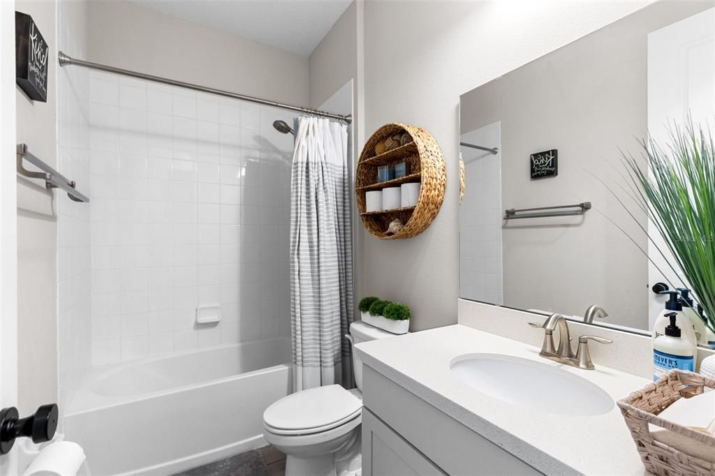 Activo con contrato: $799,000 (4 camas, 3 baños, 2683 Pies cuadrados)