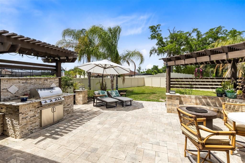 Activo con contrato: $799,000 (4 camas, 3 baños, 2683 Pies cuadrados)