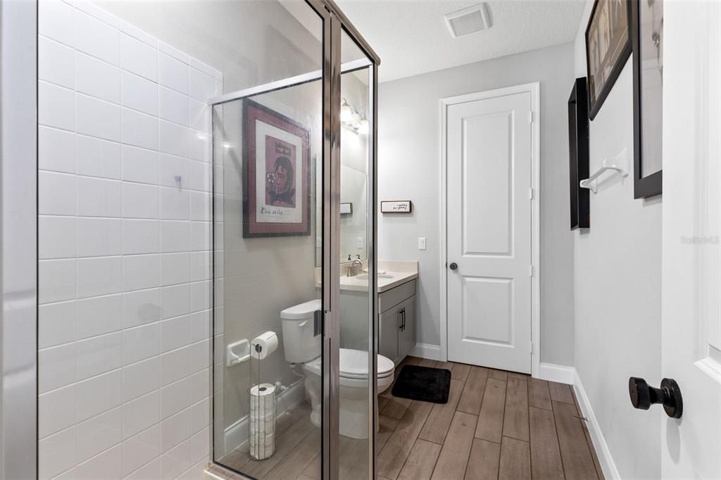 Activo con contrato: $799,000 (4 camas, 3 baños, 2683 Pies cuadrados)