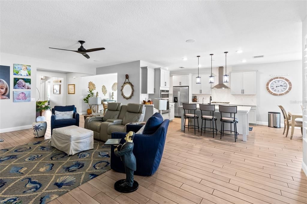 Activo con contrato: $799,000 (4 camas, 3 baños, 2683 Pies cuadrados)