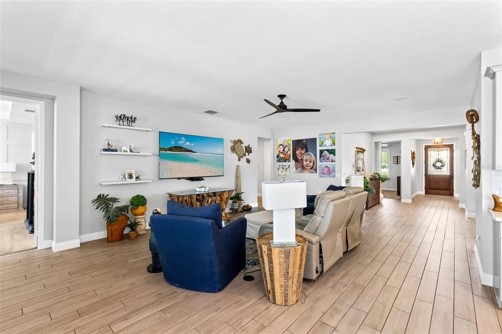 Activo con contrato: $799,000 (4 camas, 3 baños, 2683 Pies cuadrados)