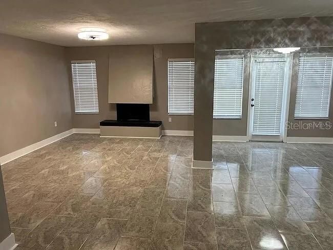 For Sale: $134,900 (2 beds, 2 baths, 1110 Square Feet)