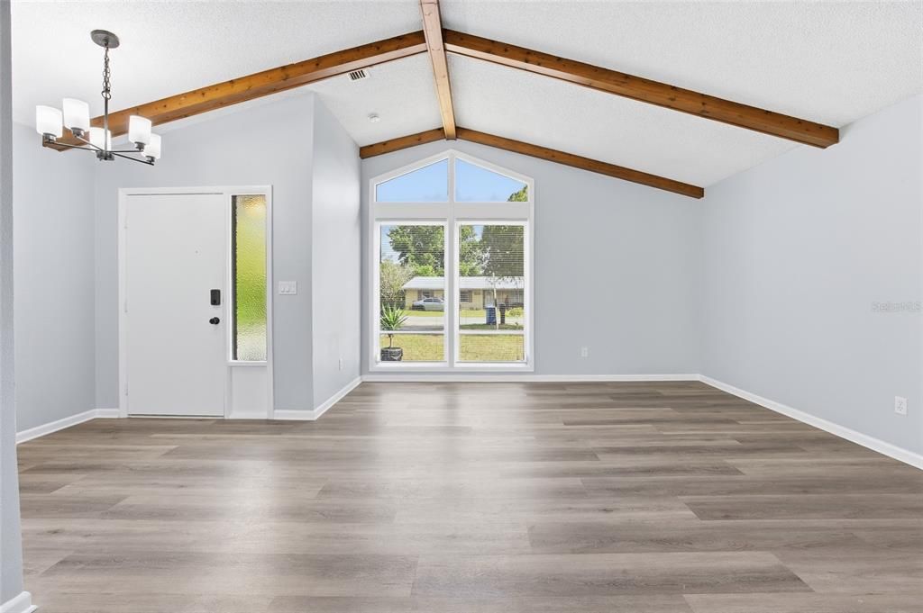 Activo con contrato: $215,900 (2 camas, 2 baños, 1377 Pies cuadrados)