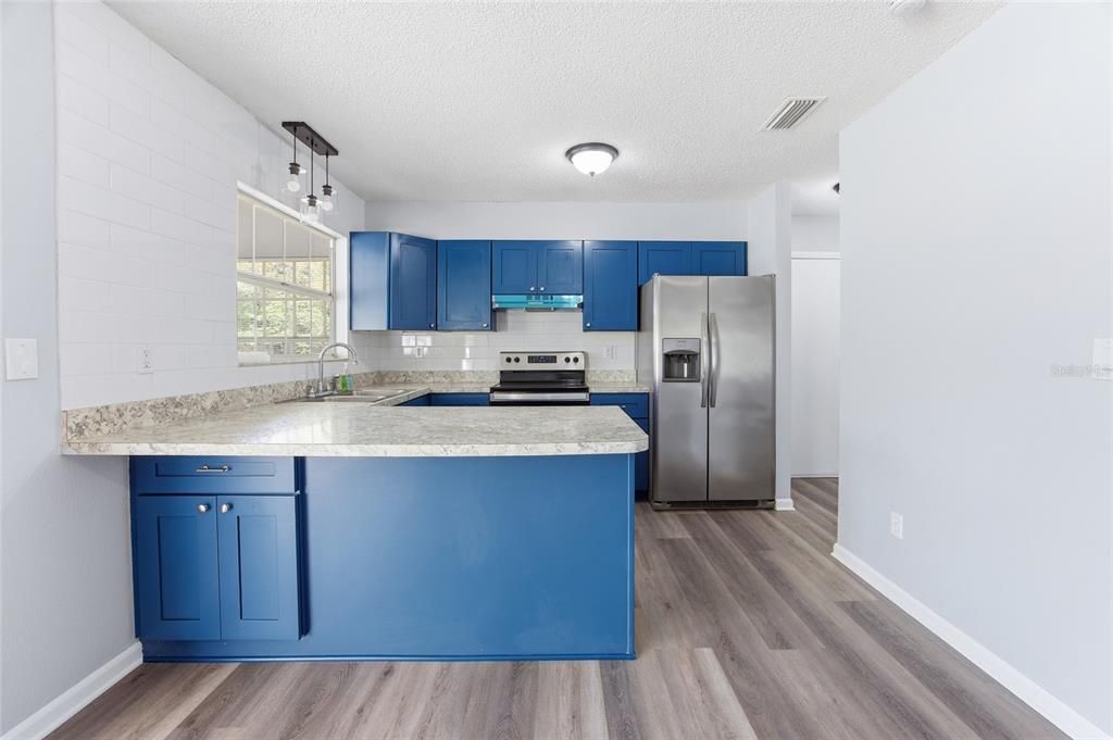 Activo con contrato: $215,900 (2 camas, 2 baños, 1377 Pies cuadrados)